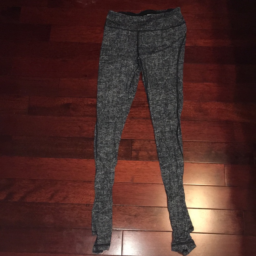 Victoria’s Secret VSX knockout stirrup yoga tights